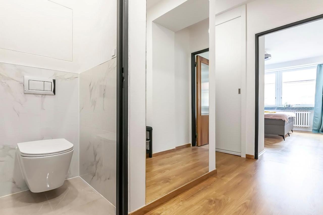 Popular Location / Street View / 4 Ppl / Netflix Apartment ปราก ภายนอก รูปภาพ