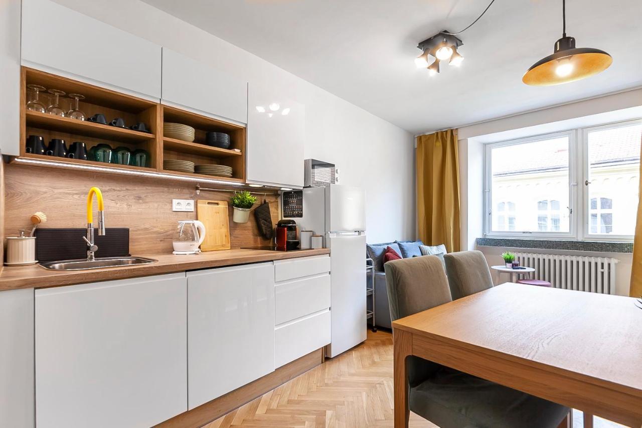 Popular Location / Street View / 4 Ppl / Netflix Apartment ปราก ภายนอก รูปภาพ