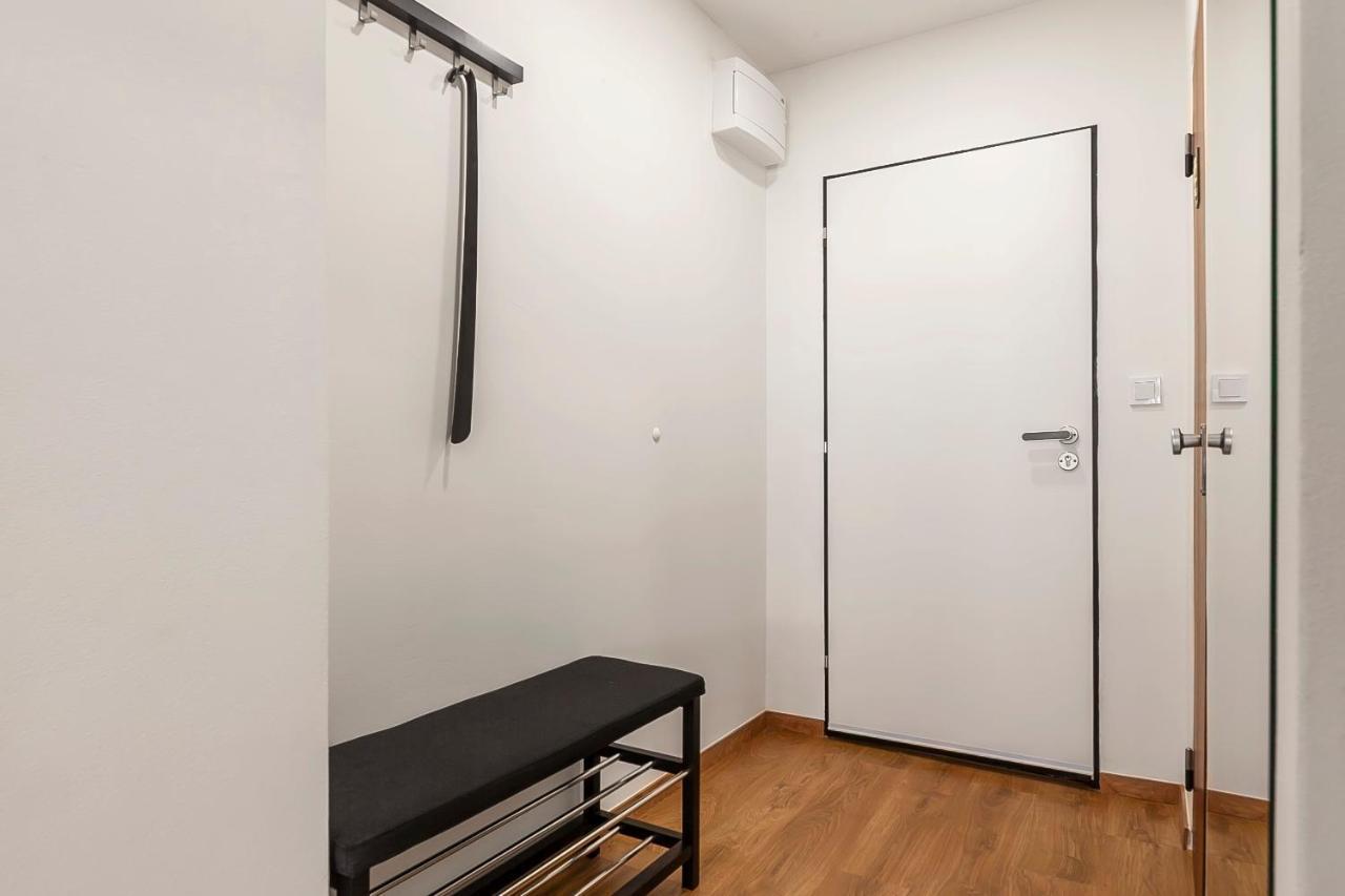 Popular Location / Street View / 4 Ppl / Netflix Apartment ปราก ภายนอก รูปภาพ