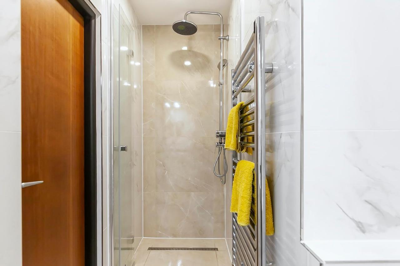 Popular Location / Street View / 4 Ppl / Netflix Apartment ปราก ภายนอก รูปภาพ